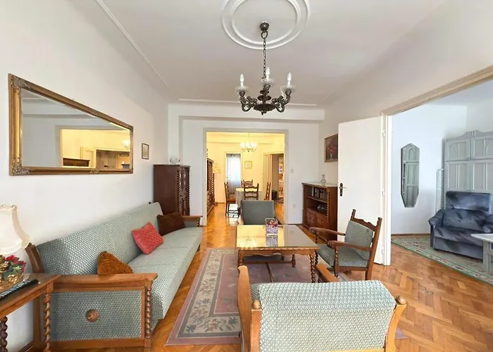 Elegant Apartment